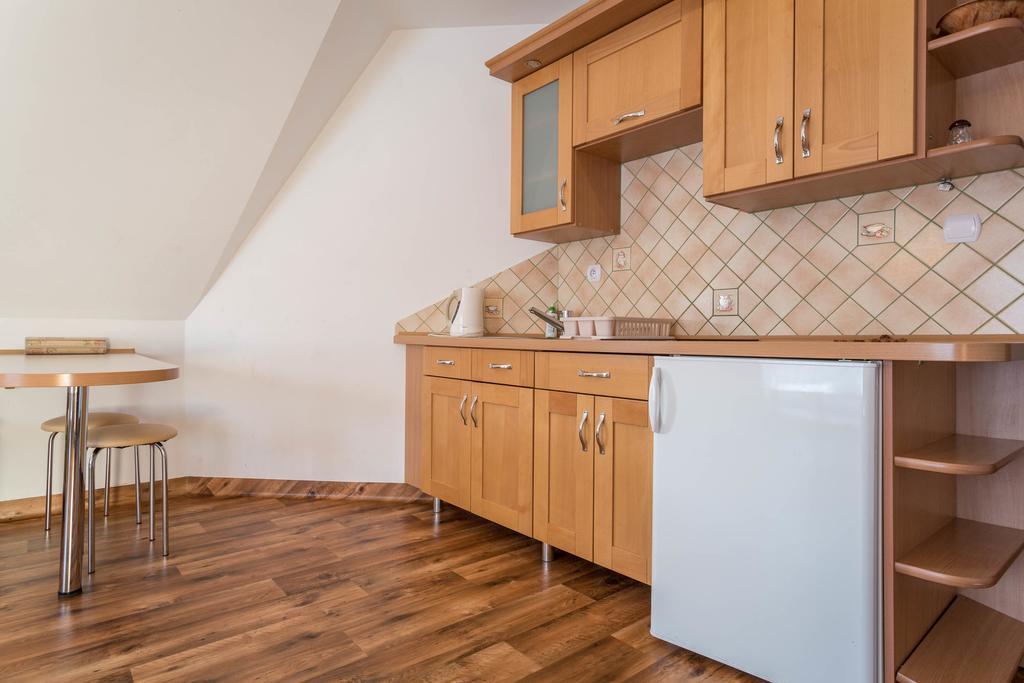 Sykowny Dworek Apartamenty Косцелиско Экстерьер фото
