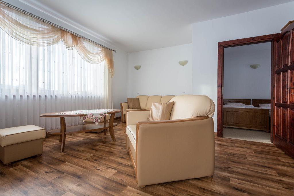 Sykowny Dworek Apartamenty Косцелиско Экстерьер фото