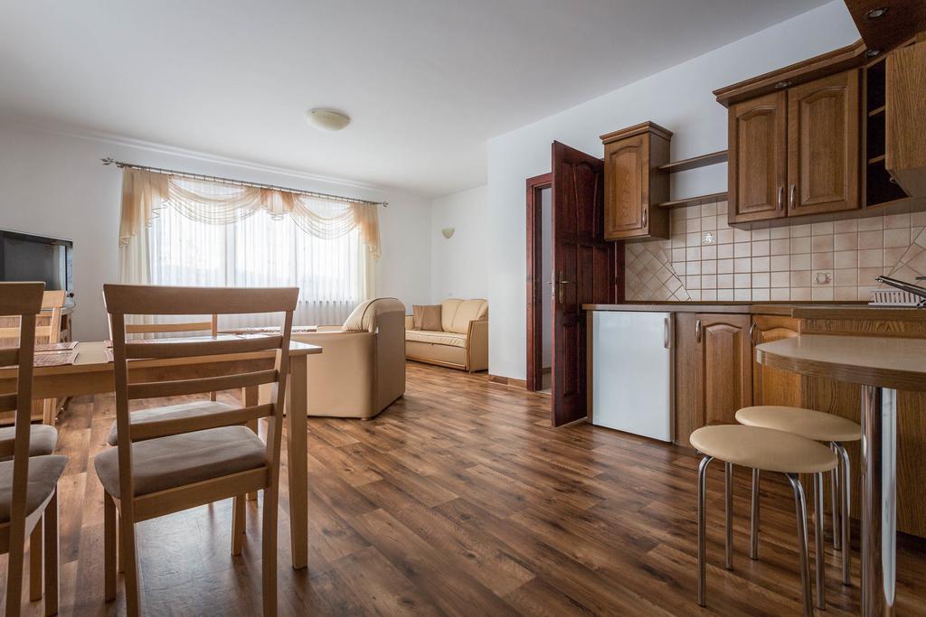 Sykowny Dworek Apartamenty Косцелиско Экстерьер фото
