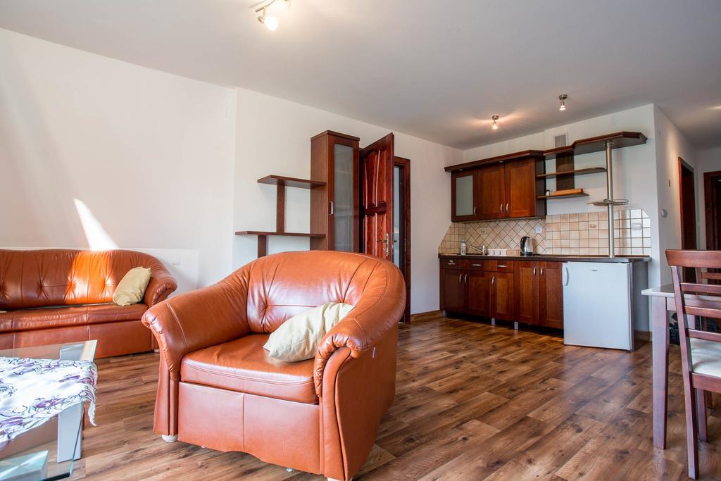 Sykowny Dworek Apartamenty Косцелиско Экстерьер фото